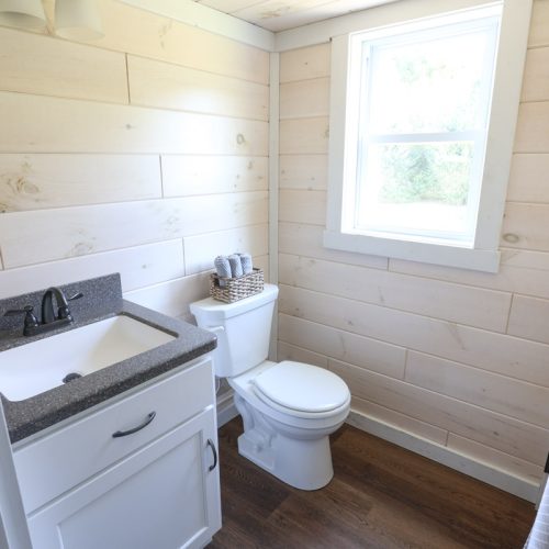 bathroom in a summit view by Dwellity