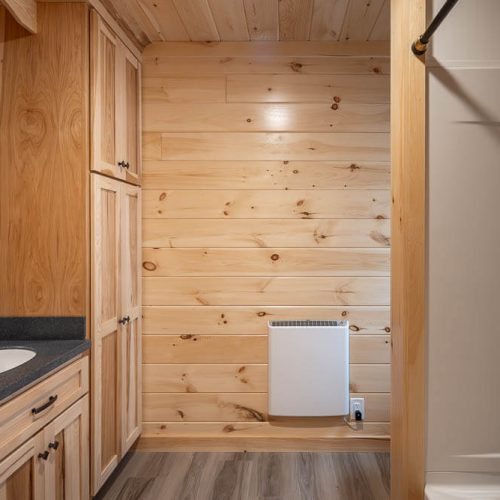 bathroom vanity and bathtub in a cedar ridge lodge 67967