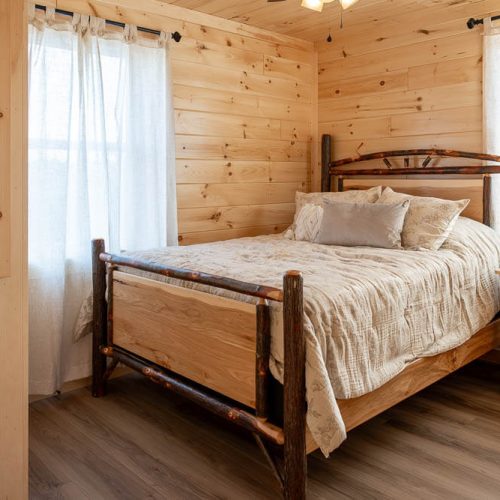 bedroom in a cedar ridge lodge 67936